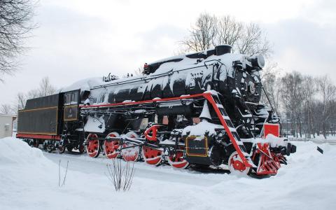 老火车在雪地里