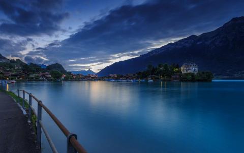 瑞士因特拉肯湖唯美夜色风景