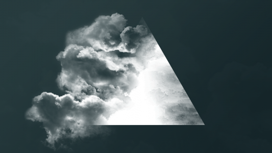 云彩和一个三角形