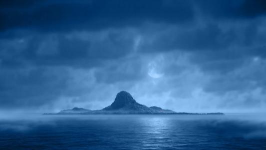 在藍色的夜晚的島嶼
