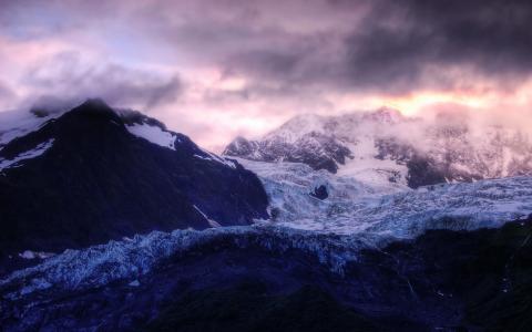 日出在冰川山