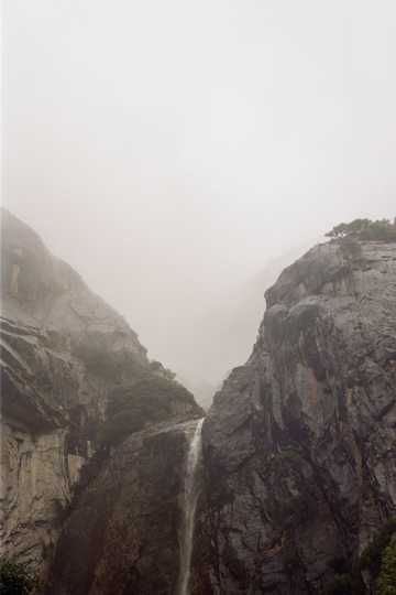 高山小瀑布流水图片