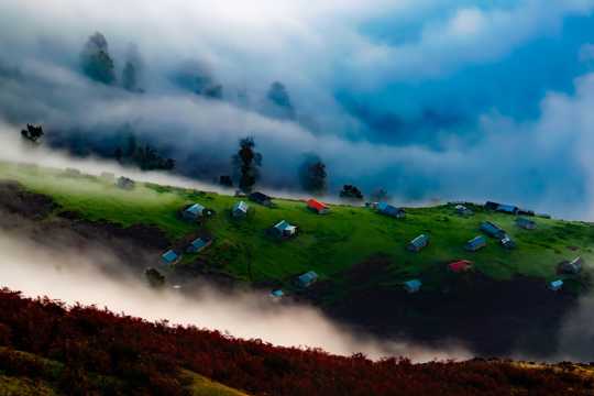 伊朗云雾景象图片