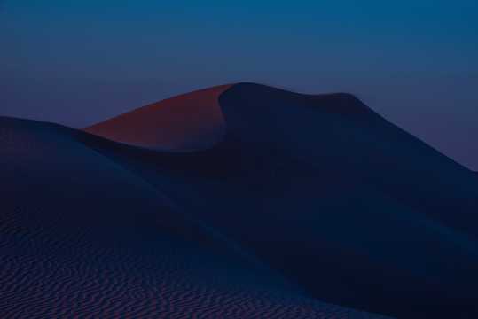 夜色戈壁沙堆自然风光图片