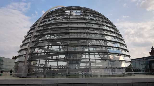德国国会高楼玻璃圆顶建筑风光图片