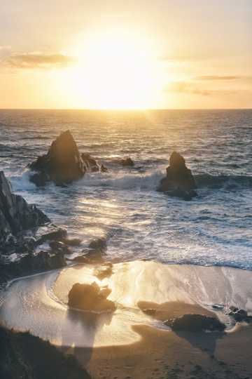 朝阳下的海洋景致图片