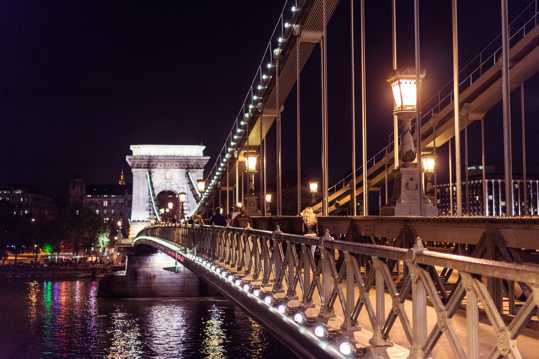 匈牙利布达佩斯塞切尼链桥建筑景物图片
