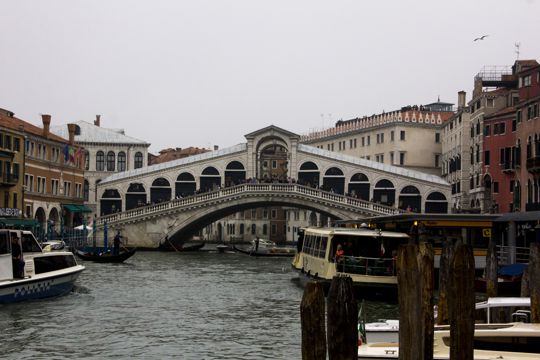 意大利威尼斯里亚托桥建筑景物图片