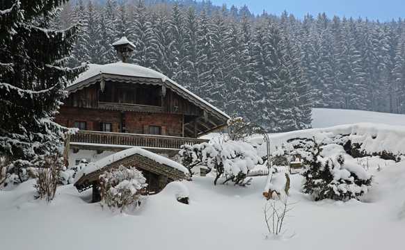 雪山别墅景物图片