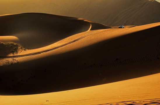 內蒙古巴丹吉林大漠景象圖片