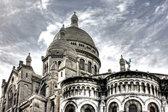 法国巴黎圣心大教堂建筑景象图片