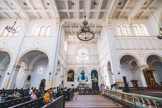 山东青岛天主教堂内部建筑景象图片