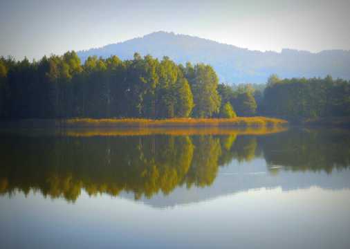 秋日的湖水图片