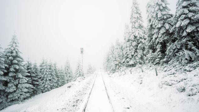 铁路雪景风光图片