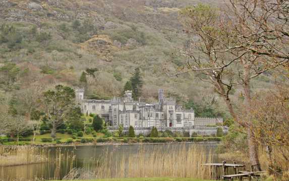 英国爱尔兰凯尔莫尔修道院建筑光景图片