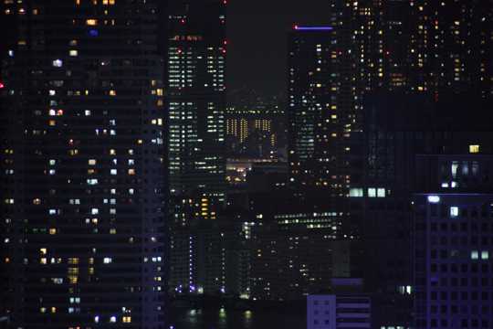 夜晚的都市建筑图片