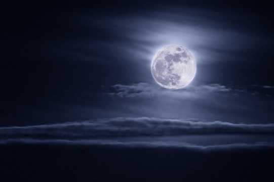 月亮夜景图片