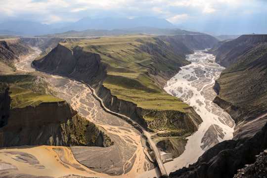 新疆乌苏大峡谷景致图片