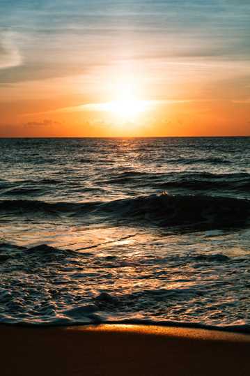 海上的朝阳图片