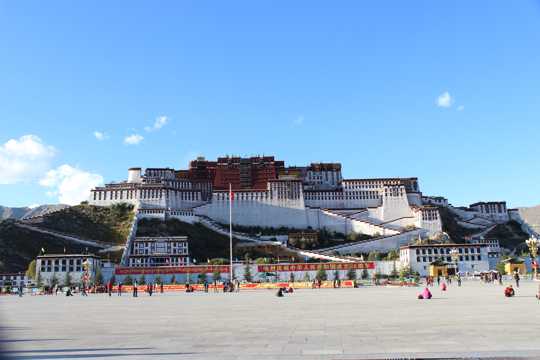 神圣又奥妙的西藏布达拉宫建筑景致图片
