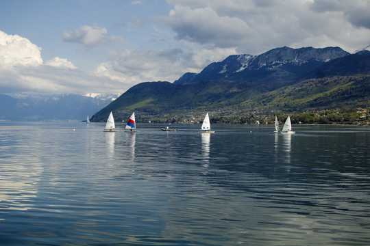 美好的瑞士日内瓦湖景物图片
