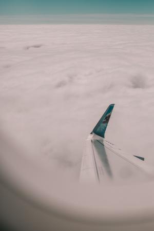飞机窗外的云层